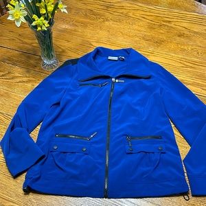 Zenergy by Chico’s blue/black zip front jacket. Black zipper details.Size Small